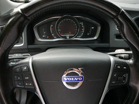Used 2018 Volvo S60 T5 Inscription Platinum w/ Climate Package AWD/4WD image 23