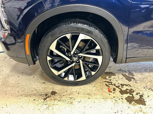 Used 2023 Mitsubishi Outlander SE AWD/4WD image 10