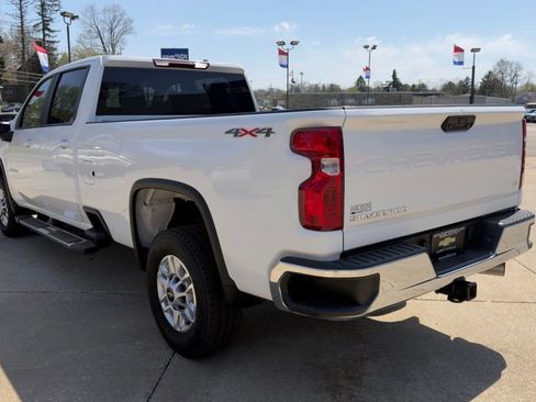 Used 2025 Chevrolet Silverado 2500 LT w/ Convenience Package AWD/4WD image 5