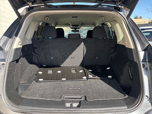 Used 2025 Nissan Rogue SV image 33