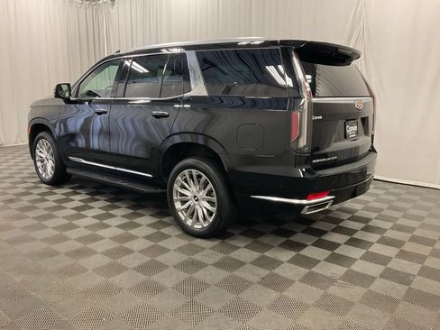 Used 2022 Cadillac Escalade Premium Luxury AWD/4WD image 4