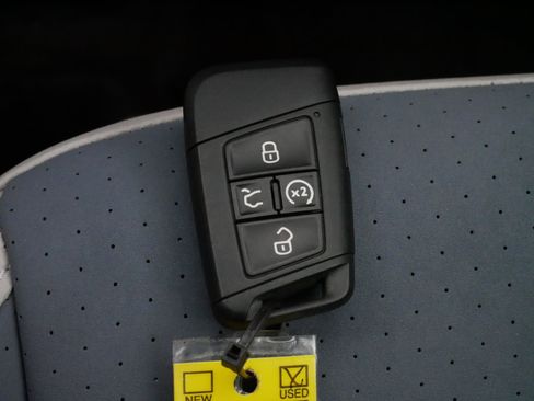 Certified 2025 Volkswagen Jetta SE image 32