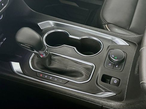 Used 2023 Chevrolet Traverse Premier image 16