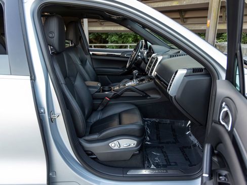 Used 2016 Porsche Cayenne image 58