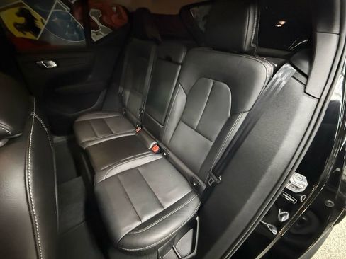 Used 2019 Volvo XC40 T5 Momentum image 14