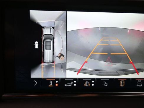 Used 2024 GMC Yukon XL Denali image 32