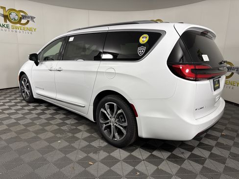 New 2026 Chrysler Pacifica Pinnacle FWD image 6