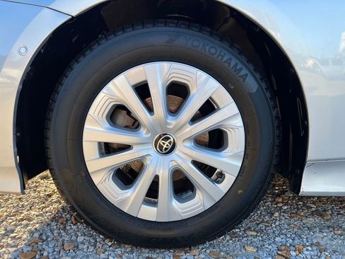 Used 2019 Toyota Prius L Eco image 21