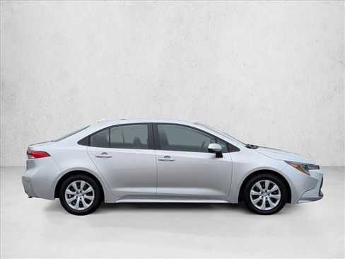 Used 2025 Toyota Corolla LE image 4
