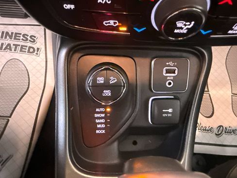 Used 2021 Jeep Compass Trailhawk AWD/4WD image 19
