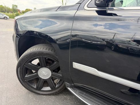 Used 2020 Cadillac Escalade ESV Luxury AWD/4WD image 48