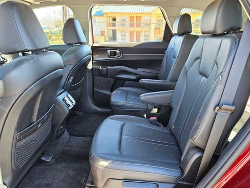 Certified 2024 Kia Sorento EX w/ Panoramic Sunroof Package image 18