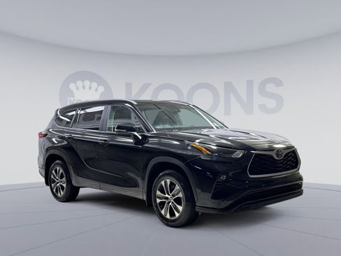 Used 2023 Toyota Highlander XLE AWD/4WD image 22