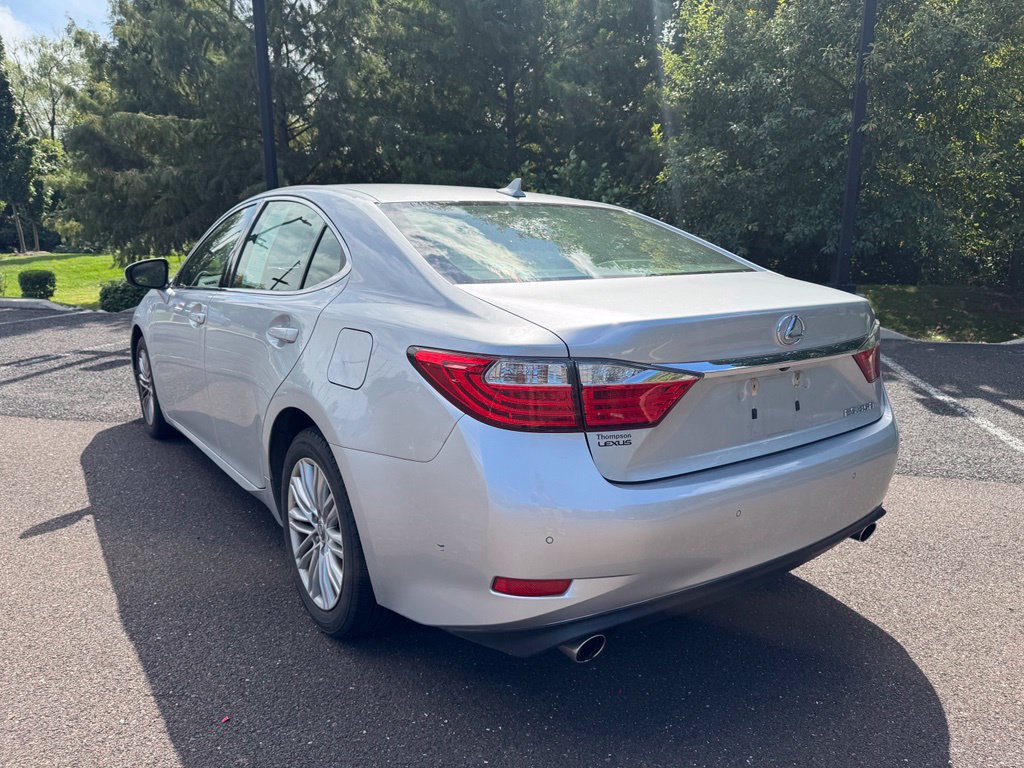 Used 2013 Lexus ES 350 w/ Luxury Pkg FWD image 3