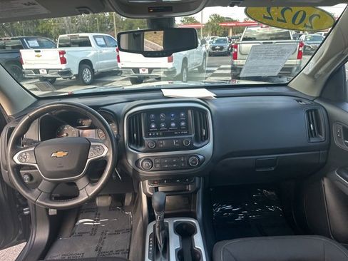 Used 2022 Chevrolet Colorado LT w/ LT Convenience Package image 6
