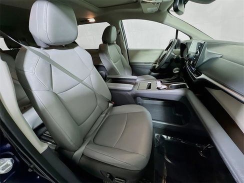 Certified 2024 Toyota Sienna XLE image 25