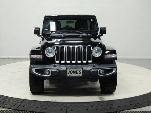 Used 2020 Jeep Wrangler Unlimited Sahara AWD/4WD image 3