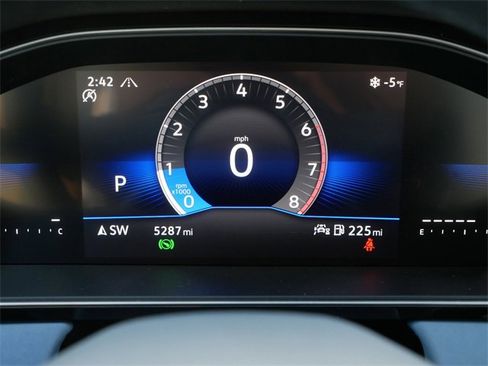 Certified 2025 Volkswagen Jetta SE image 27