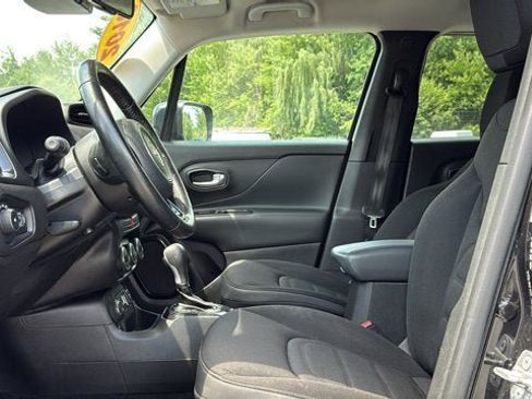 Used 2016 Jeep Renegade Latitude AWD/4WD image 13