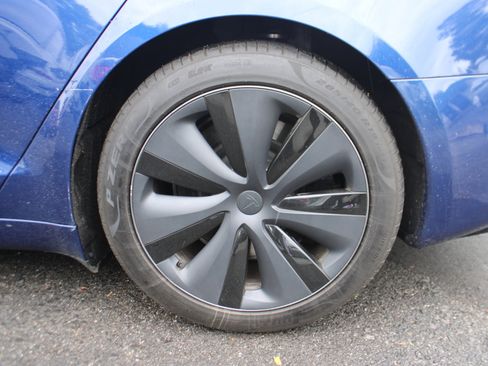 Used 2021 Tesla Model S Plaid image 9