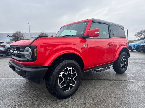 Used 2023 Ford Bronco Outer Banks image 2