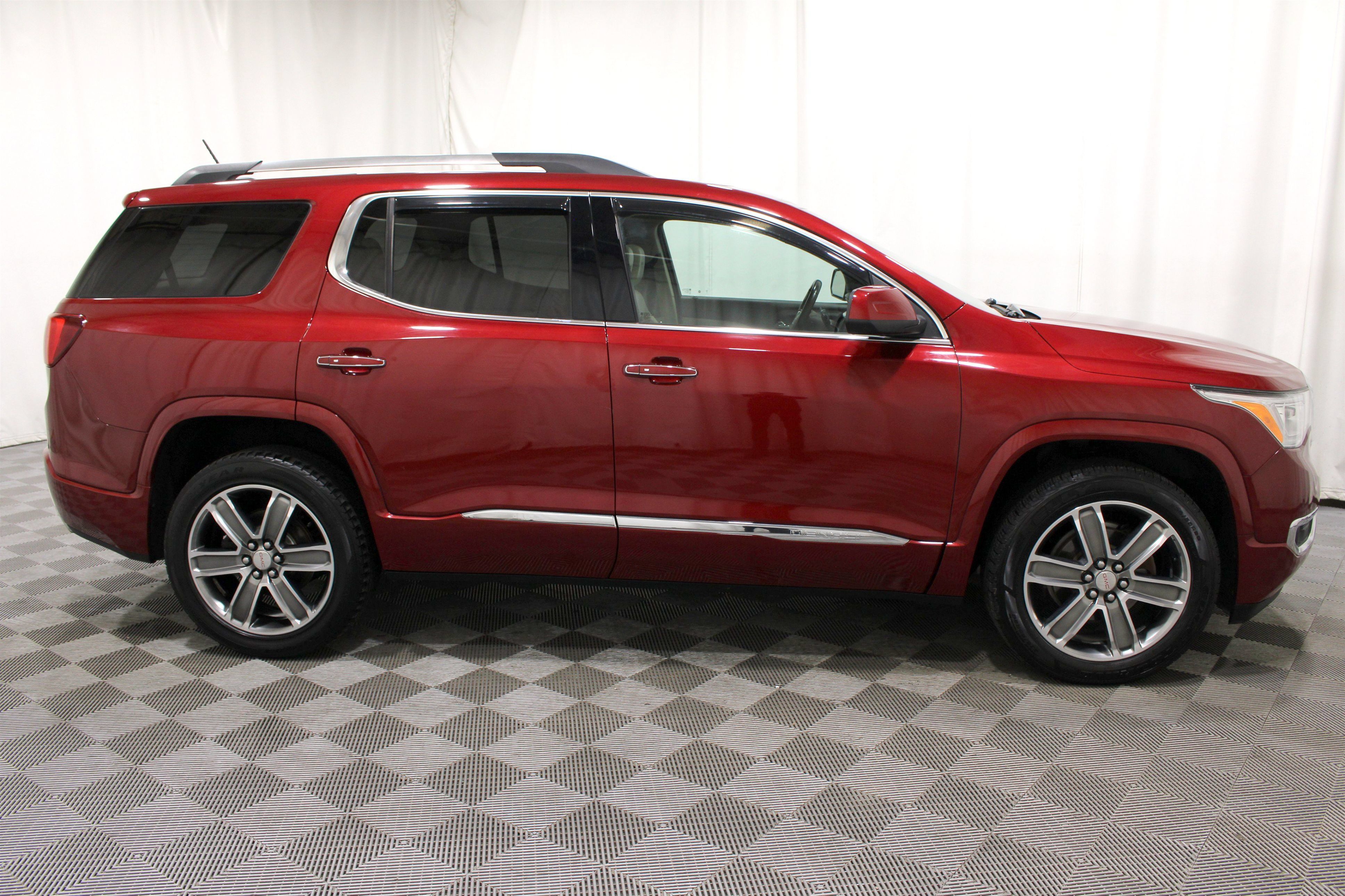 Used 2019 GMC Acadia Denali w/ Technology Package AWD/4WD image 34