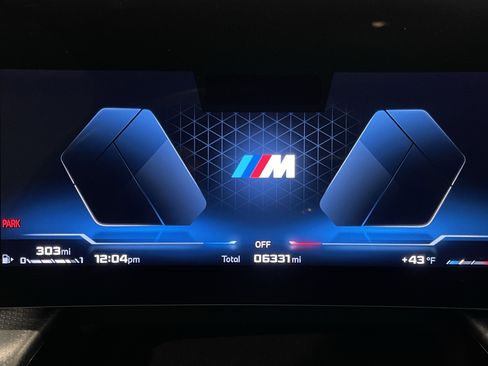 Used 2025 BMW X1 M35i w/ Premium Package image 21