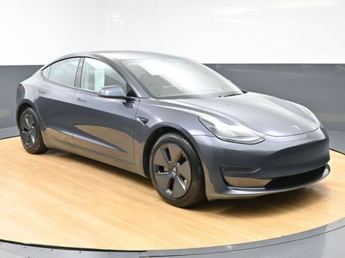 Used 2023 Tesla Model 3 Standard Range RWD image 2