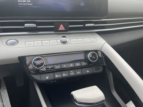 Used 2024 Hyundai Elantra Limited FWD image 24