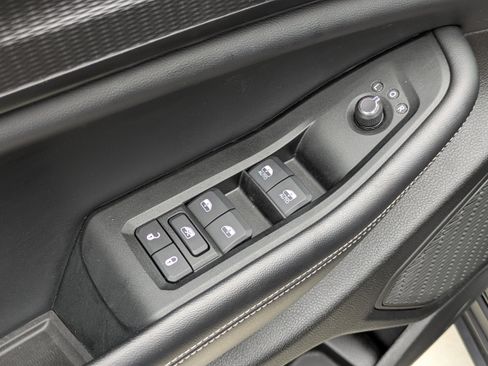 Used 2024 Jeep Grand Cherokee L Laredo RWD image 12