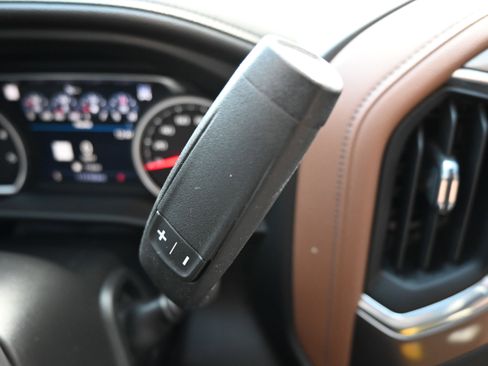 Used 2022 Chevrolet Silverado 2500 High Country w/ Z71 Off-Road Package image 10