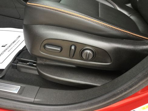 Used 2021 GMC Acadia AT4 w/ Technology Package image 11