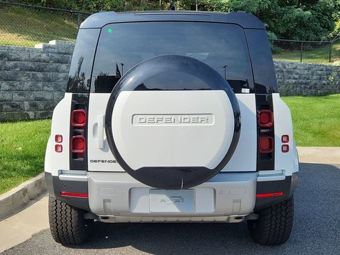 Used 2025 Land Rover Defender 110 S image 7