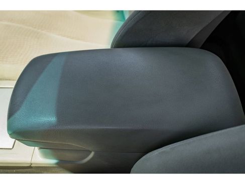 Used 2010 Toyota Camry LE image 17