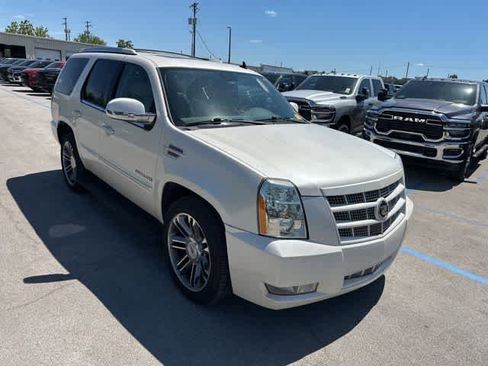 Used 2013 Cadillac Escalade Premium AWD/4WD image 25
