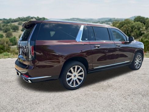 Certified 2023 Cadillac Escalade ESV Premium Luxury Platinum w/ Heavy-Duty Trailer Package AWD/4WD image 9