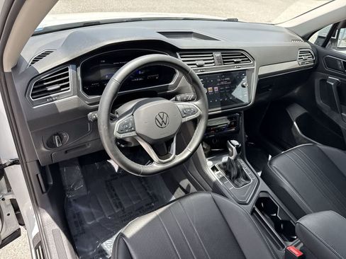 Used 2024 Volkswagen Tiguan SE FWD image 10
