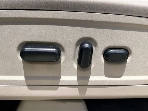 Used 2017 Lincoln Navigator Select RWD image 31