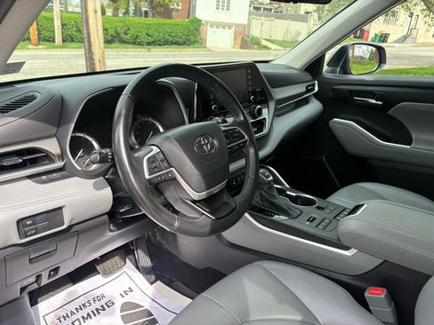 Used 2022 Toyota Highlander XLE image 13