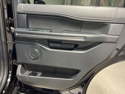 Used 2024 Ford Expedition XLT image 12