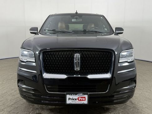 Used 2023 Lincoln Navigator Reserve AWD/4WD image 2