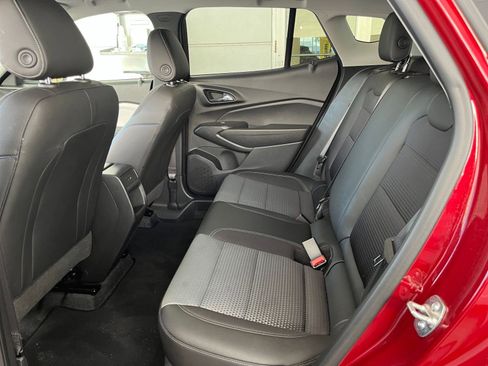 Used 2025 Chevrolet Trax LT w/ LT Convenience Package image 25