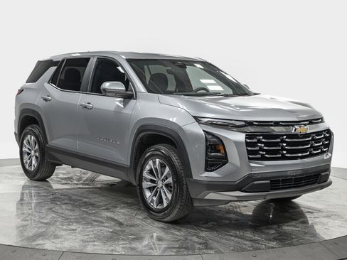 Used 2025 Chevrolet Equinox LT w/ Safety and Technology Package FWD image 9