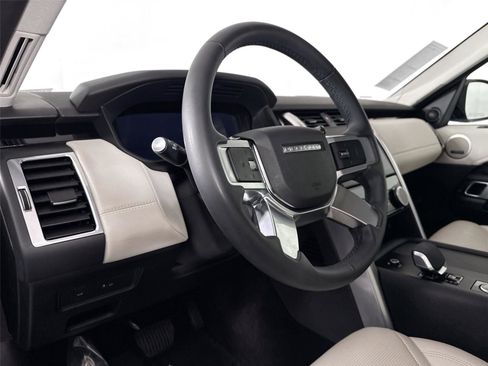 Used 2024 Land Rover Discovery S AWD/4WD image 4