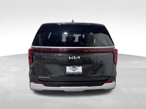 Used 2025 Kia Carnival FWD image 25