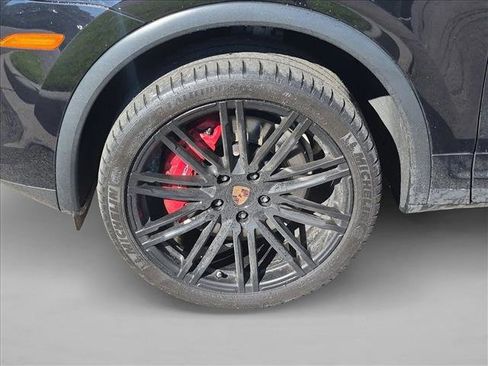 Used 2018 Porsche Cayenne Turbo AWD/4WD image 25