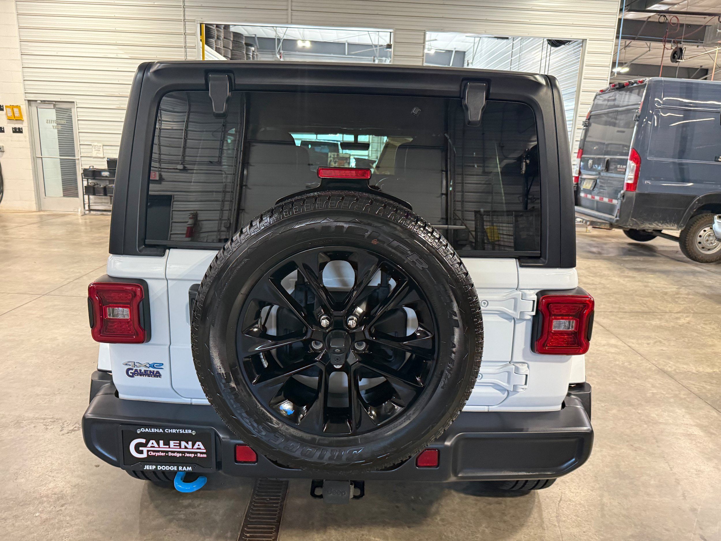 Used 2022 Jeep Wrangler Unlimited Sahara w/ Cold Weather Group AWD/4WD image 22