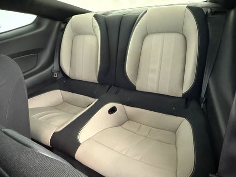Certified 2022 Ford Mustang Coupe RWD image 19