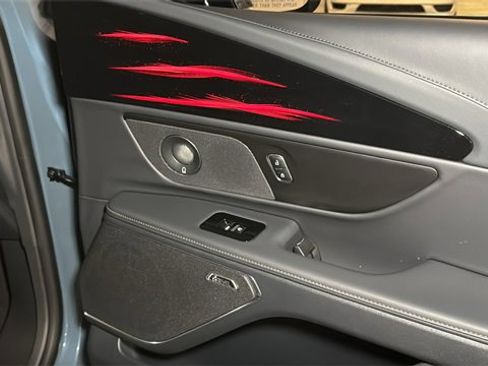 New 2026 Lincoln Nautilus Reserve image 8