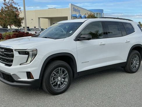 Used 2025 GMC Acadia Elevation image 1